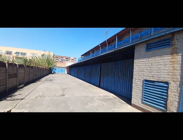 2 BEDROOM APARTMENT FOR SALE IN VEREENIGING CENTRAL